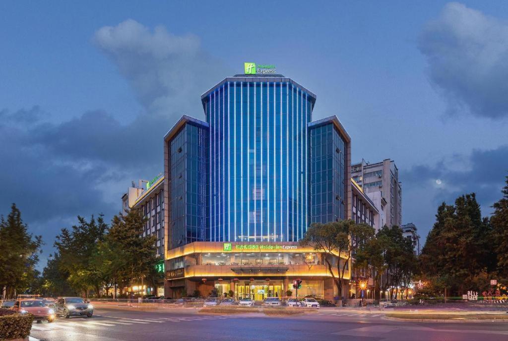 Holiday Inn Express Yangzhou City Center By Ihg Экстерьер фото