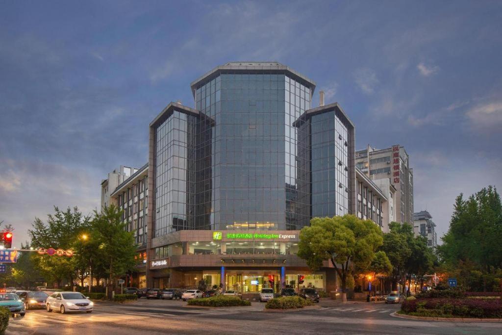 Holiday Inn Express Yangzhou City Center By Ihg Экстерьер фото